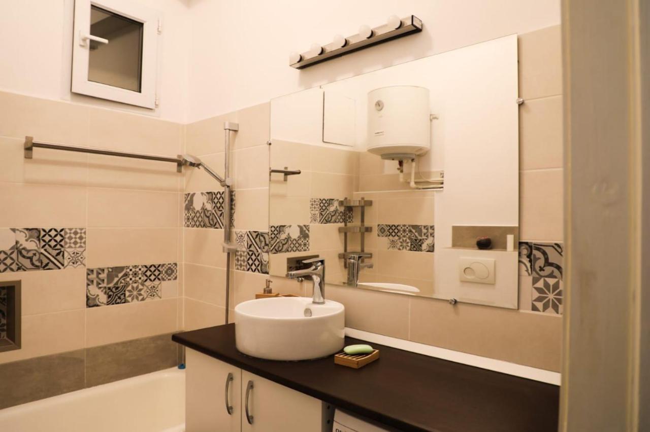 Ultracentral Cozy Apartment Near Old Town Bucarest Exterior foto